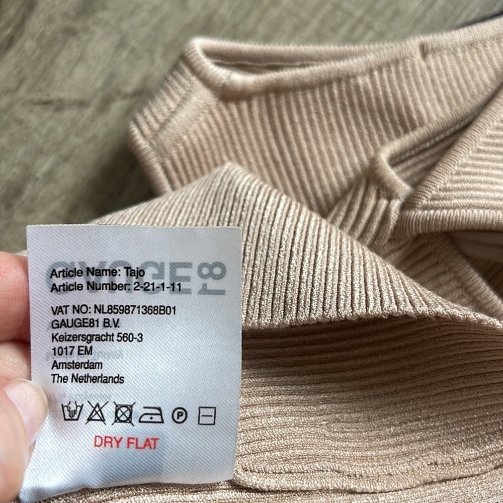 Gauge81 Tajo cutout top in neutral - Picture 10 of 10